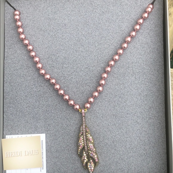 Heidi Daus 🆕 “Stroke Of Fabulous” Feather 🪶 toggle 34” long necklace - Picture 1 of 7